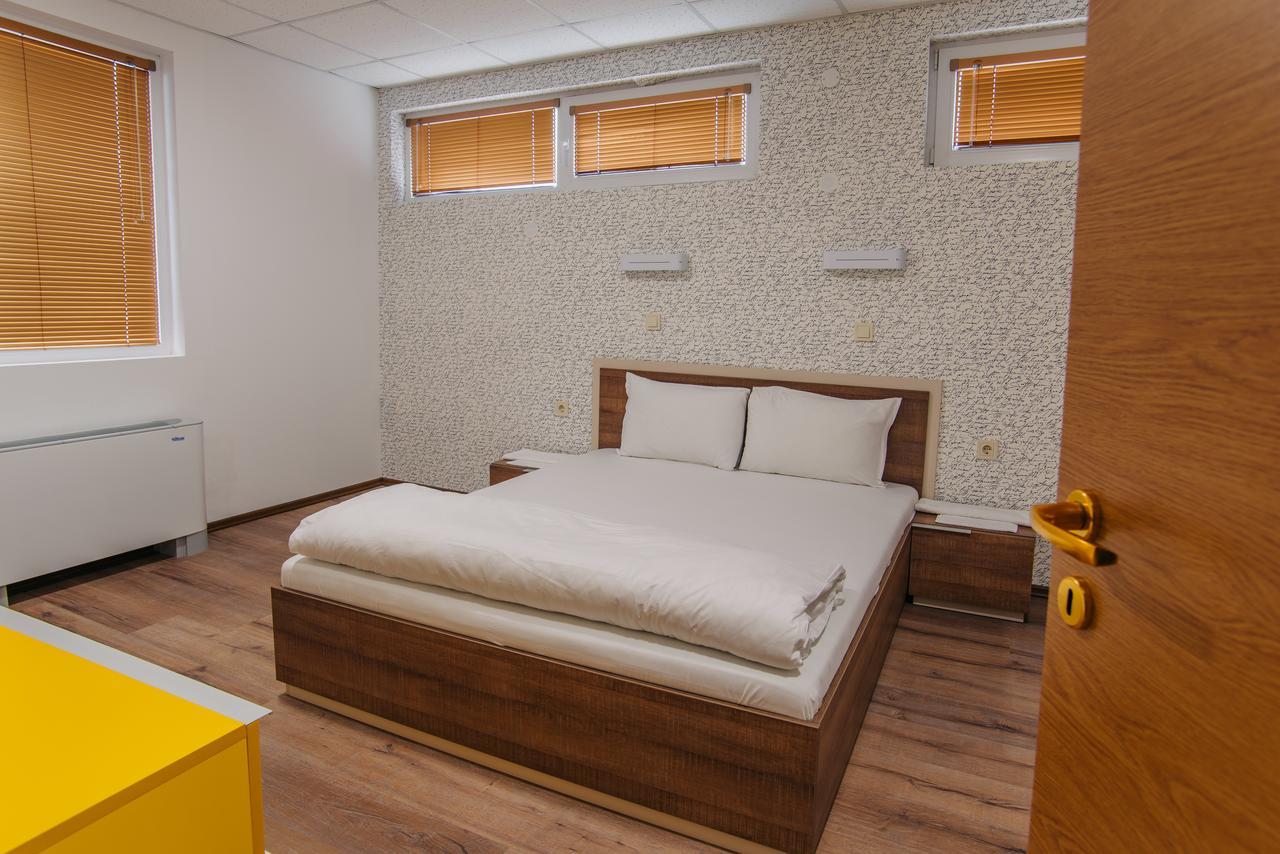 Pansion Storgozia Aparthotel Pleven Buitenkant foto