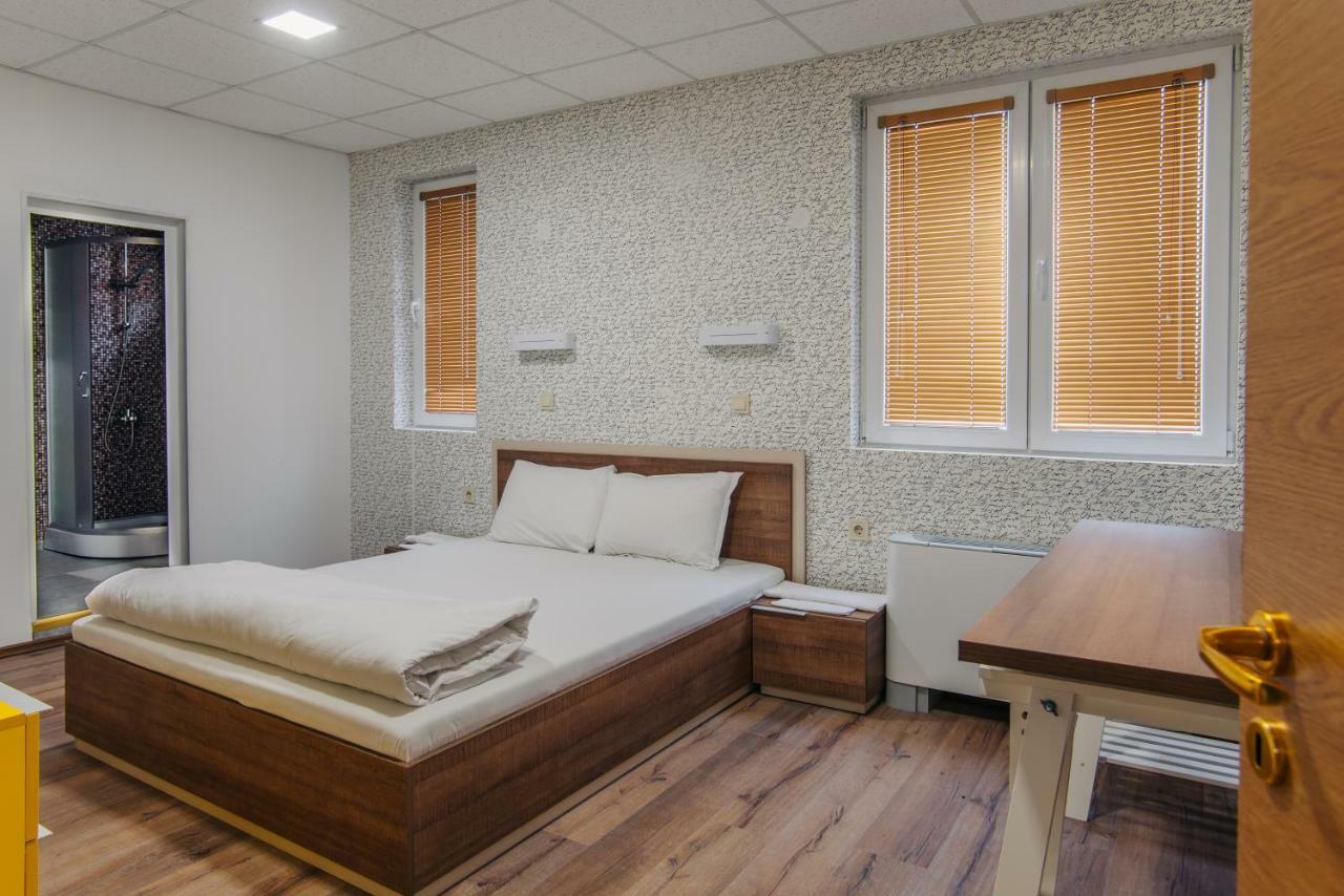 Pansion Storgozia Aparthotel Pleven Buitenkant foto